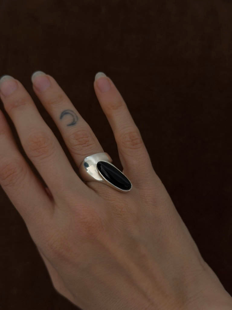 Onyx Wave Ring